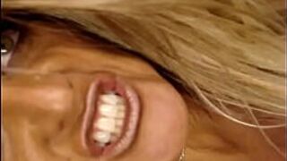 Sexy babe plays with herself in mirror.MPG porn video